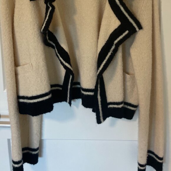 EENK Cropped over sized sleeve cardigan - Picture 3 of 3